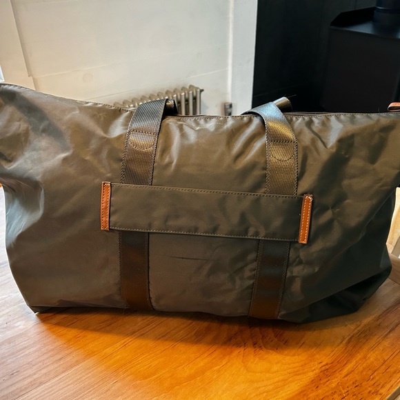 BRIC Duffle with small shoulder bag attached.  Trolley strap for easy traveling - Picture 6 of 11